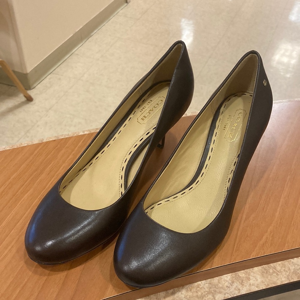 Coach brown leather pumps almost new 6.5 heels